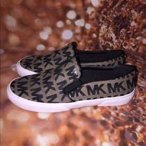 NWT  MICHAEL KORS SHOES